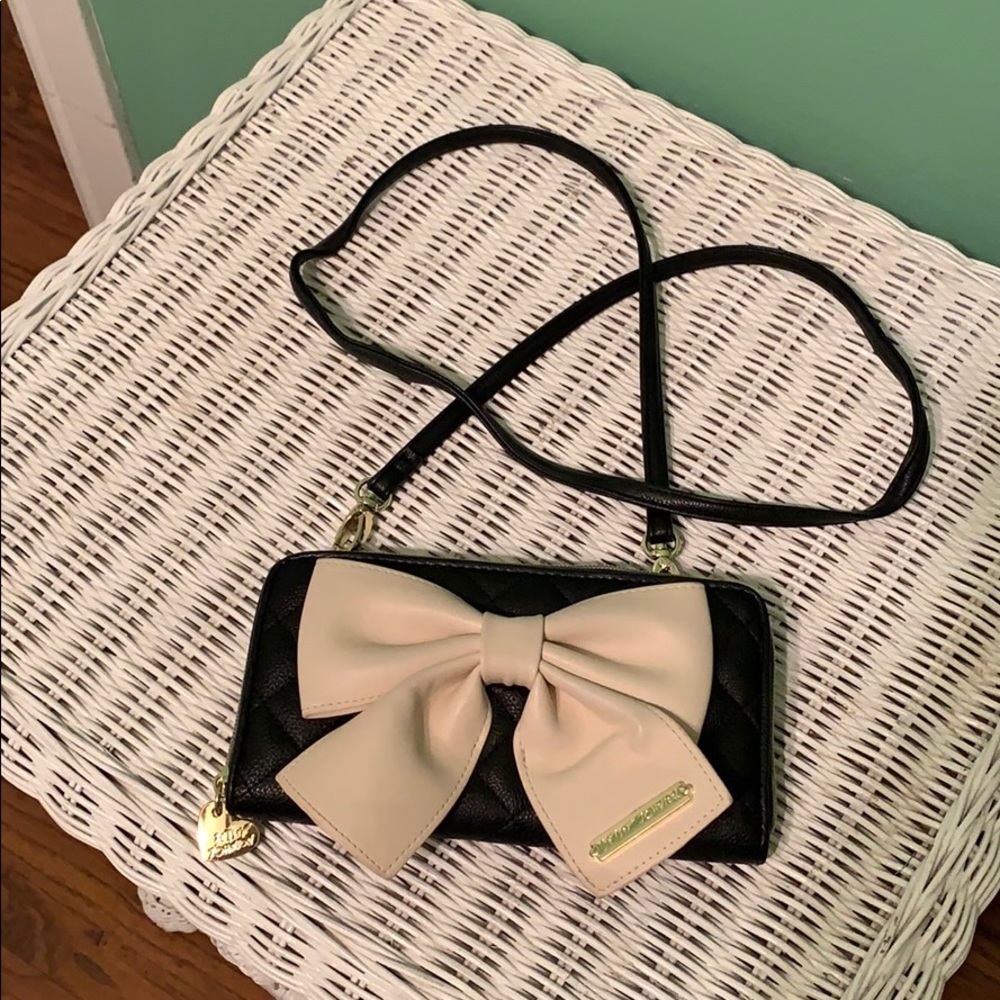 Girlie Clutch